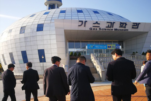 鼎程集团领导赴日本韩国考察接收站运营